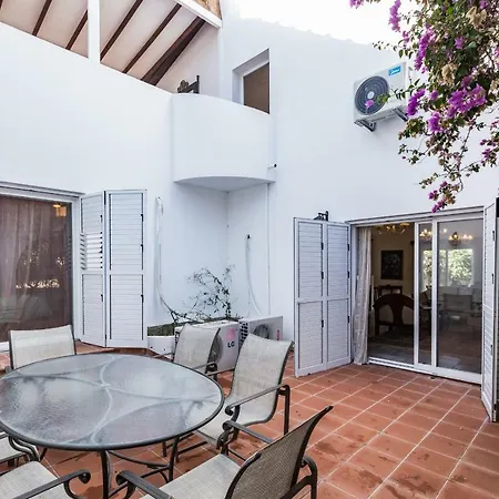 Villa Papaya